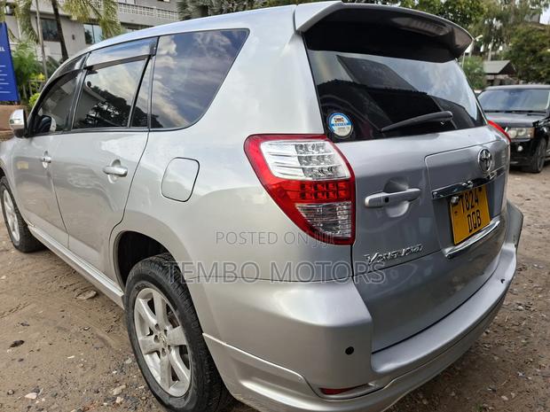 Toyota Vanguard 2009 Silver
