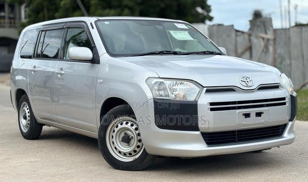 Toyota Probox 1.5 DX 4WD 2018 Silver
