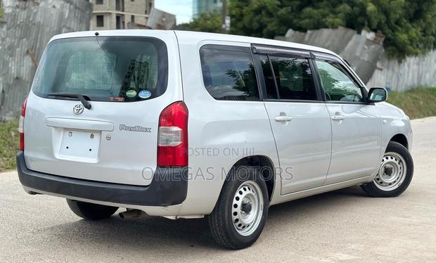 Toyota Probox 1.5 DX 4WD 2018 Silver