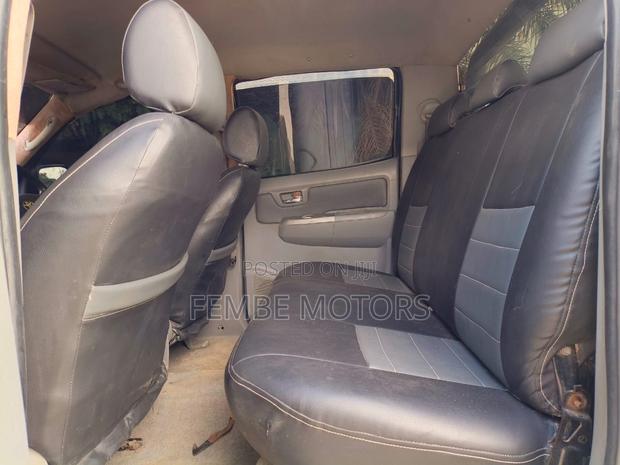 Toyota Hilux 2.5 Cab 2005 Gray