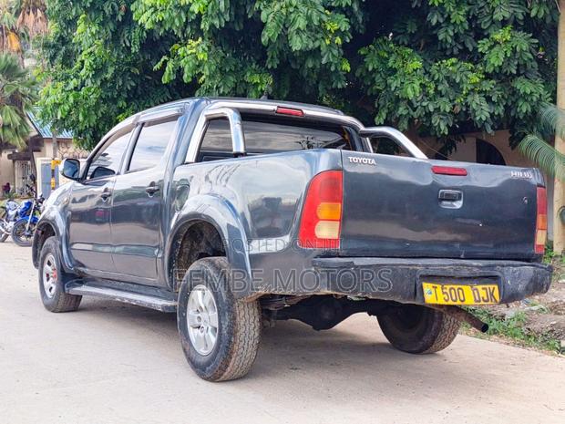 Toyota Hilux 2.5 Cab 2005 Gray