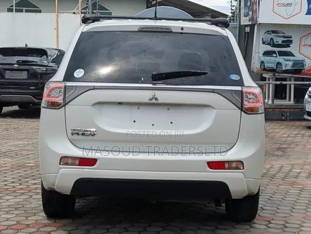 Mitsubishi Outlander 2.4 PHEV AWD 2015 White