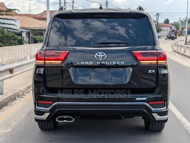 Toyota Land Cruiser 2025 Black