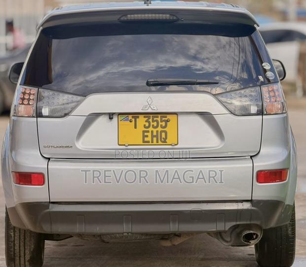 Mitsubishi Outlander 2010 Silver