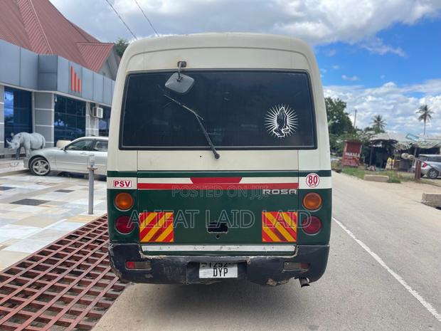 Mitsubishi Rosa 2000 Green