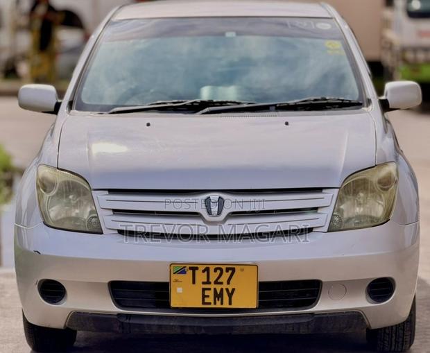 Toyota IST 2004 Silver