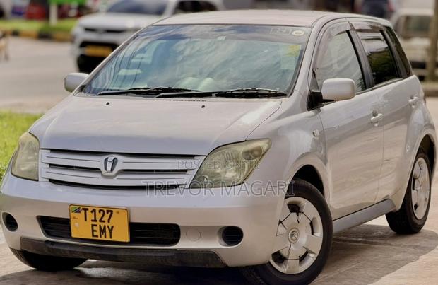 Toyota IST 2004 Silver