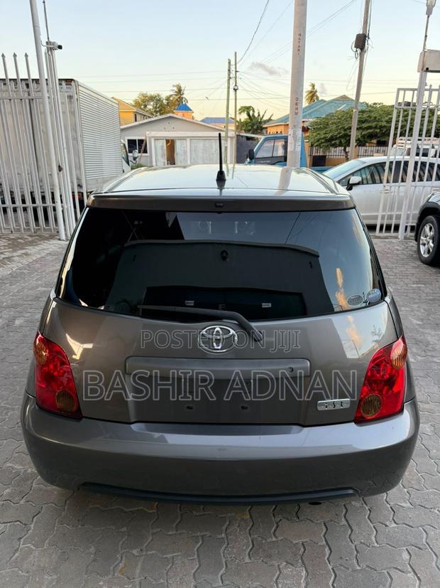 Toyota IST 2005 Gray
