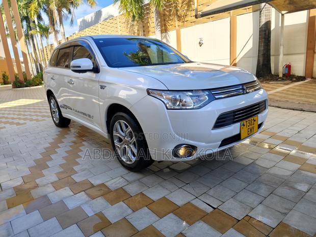 Mitsubishi Outlander 2.0 PHEV AWD 2013 White