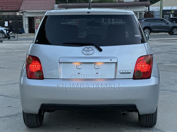 Toyota IST 2004 Silver