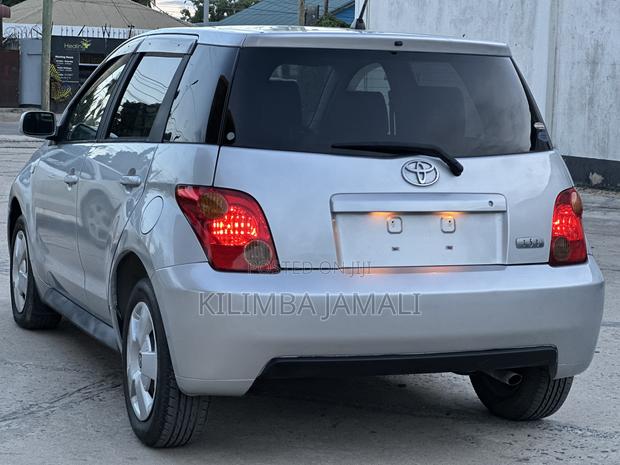 Toyota IST 2004 Silver