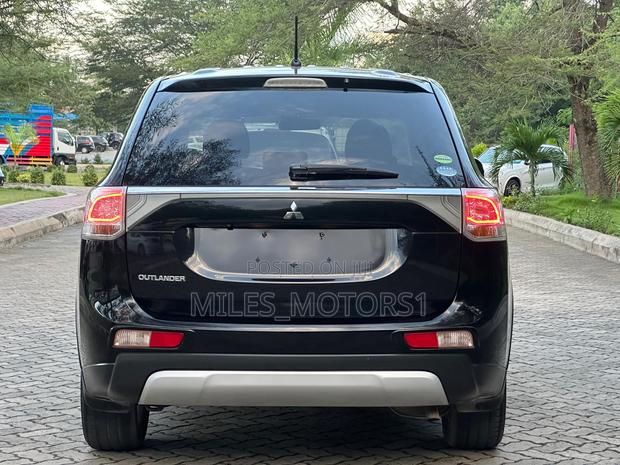 Mitsubishi Outlander 2015 Black