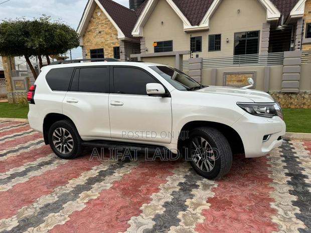 Toyota Land Cruiser Prado 2022 White