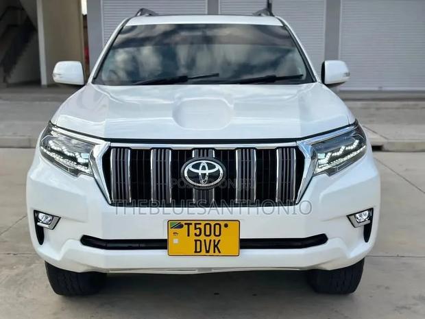 Toyota Land Cruiser Prado 2017 White