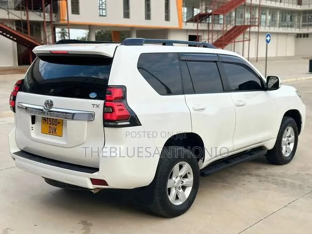 Toyota Land Cruiser Prado 2017 White