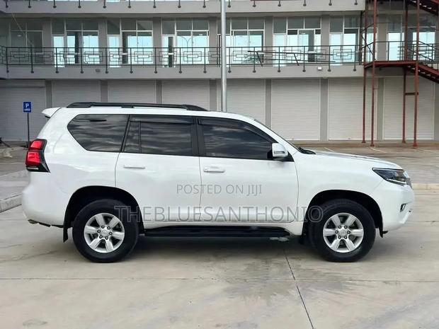 Toyota Land Cruiser Prado 2017 White