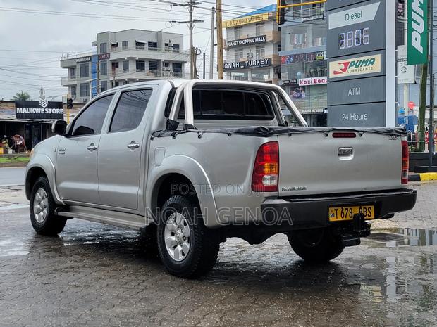 Toyota Hilux 2002 Silver