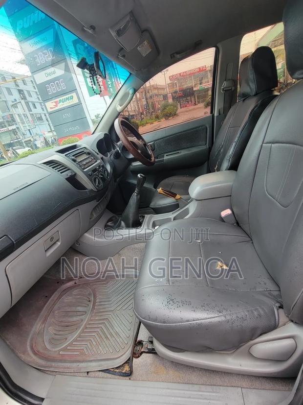 Toyota Hilux 2002 Silver