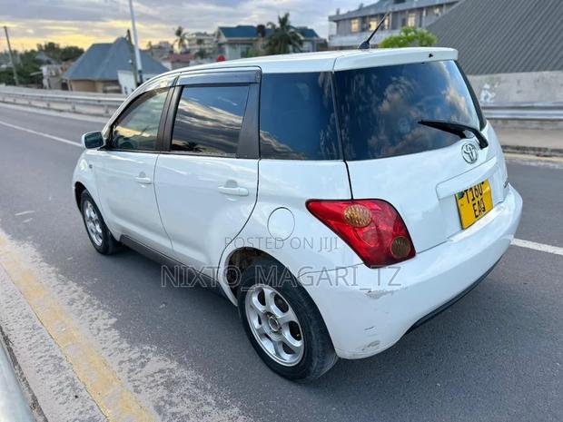 Toyota IST 2004 White