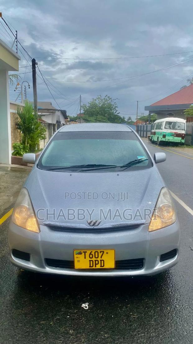 Toyota Wish 2005 Silver