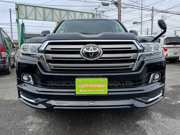 Toyota Land Cruiser 4.6 V8 AX 2019 Black