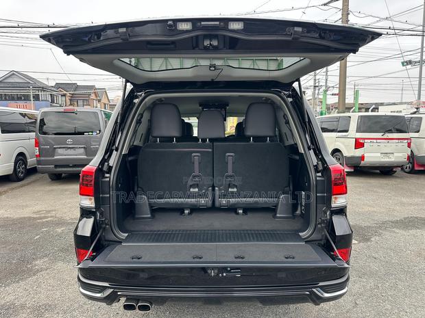 Toyota Land Cruiser 4.6 V8 AX 2019 Black