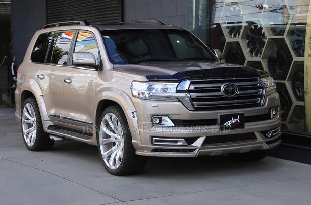 Toyota Land Cruiser 4.6 V8 ZX 2019 Gold