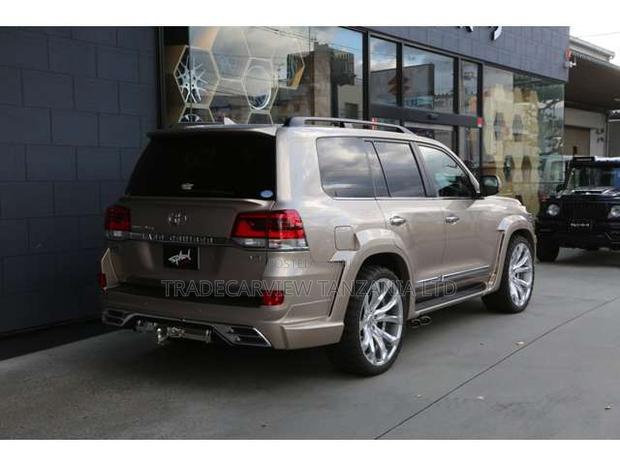 Toyota Land Cruiser 4.6 V8 ZX 2019 Gold