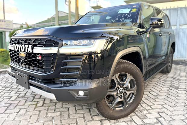 Toyota Land Cruiser LC300 2023 Black