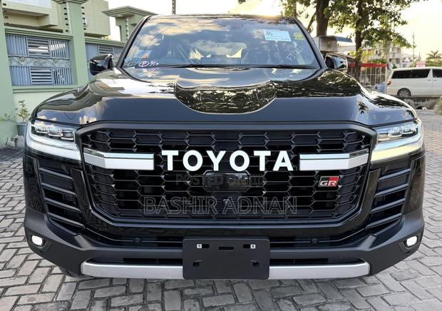 Toyota Land Cruiser LC300 2023 Black