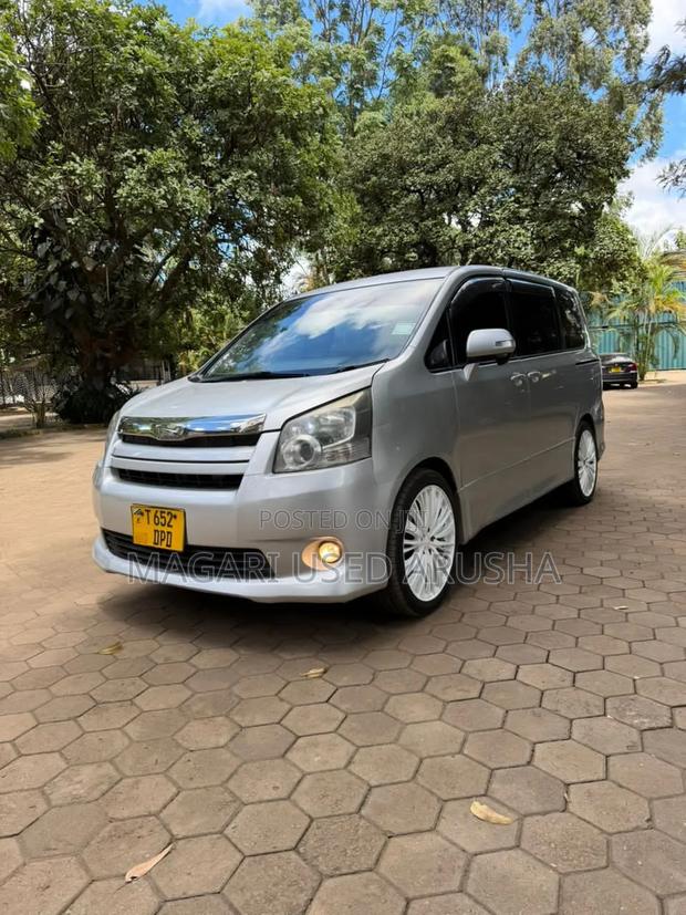 Toyota Noah 2008 Silver