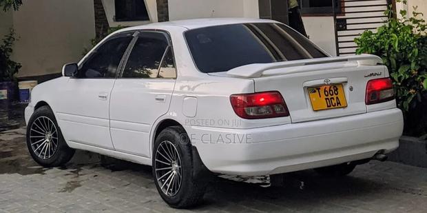 Toyota Carina 1.6 FWD Sedan 2000 Silver