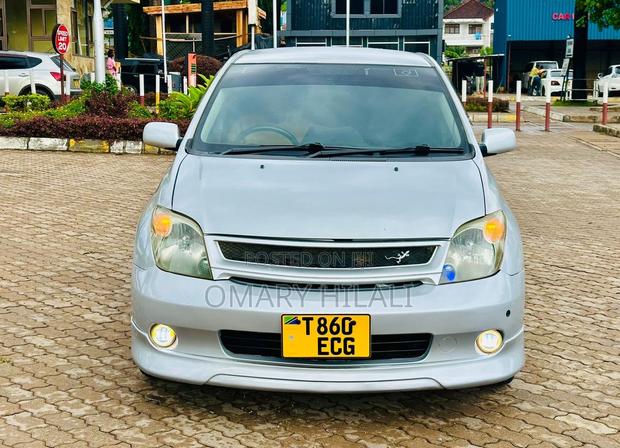 Toyota IST 2004 Silver