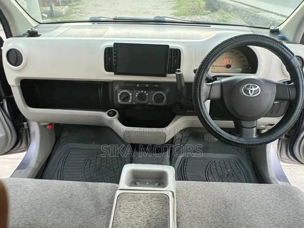 Toyota Passo 2011 Gray