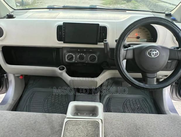 Toyota Passo 2011 Gold