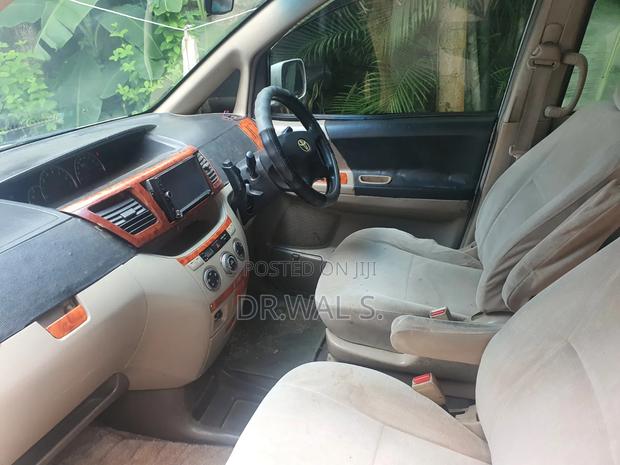 Toyota Noah 2.0 AWD (8 Seater) 2002 White