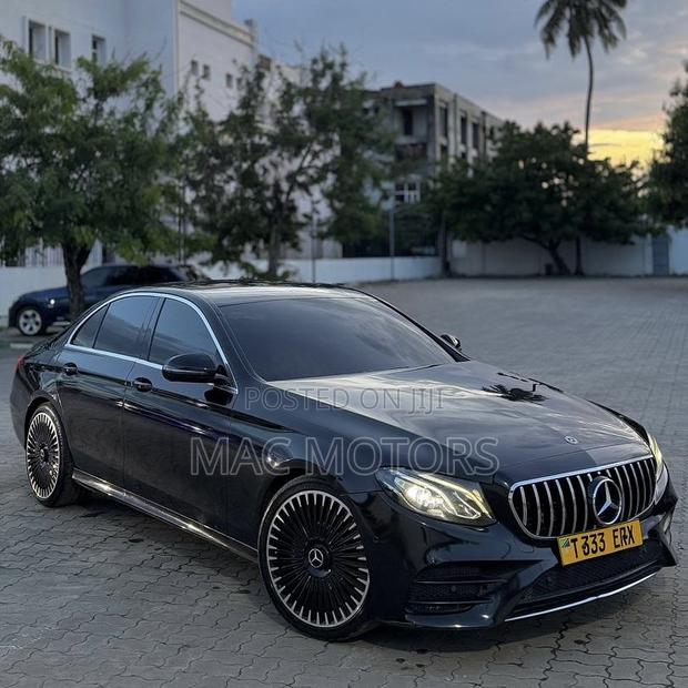 Mercedes-Benz E200 2016 Black