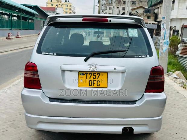 Toyota Kluger 2005 Silver