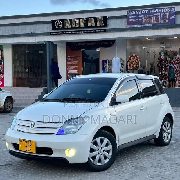 Toyota IST 2002 White