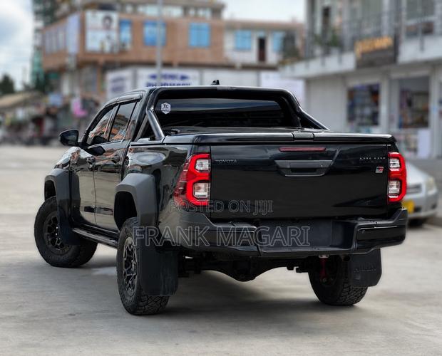 Toyota Hilux 2024 Black