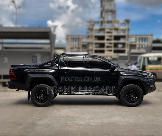 Toyota Hilux 2024 Black
