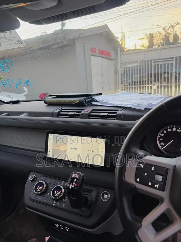Land Rover Defender 2021 White