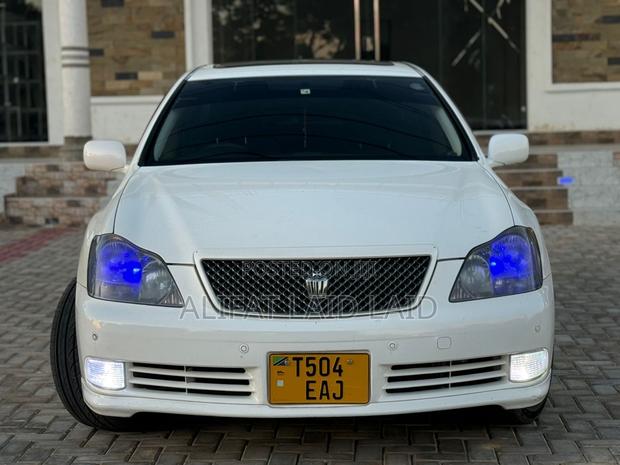 Toyota Crown 2006 White