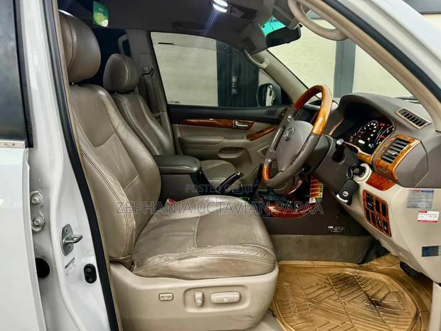 Toyota Land Cruiser Prado 2005 White