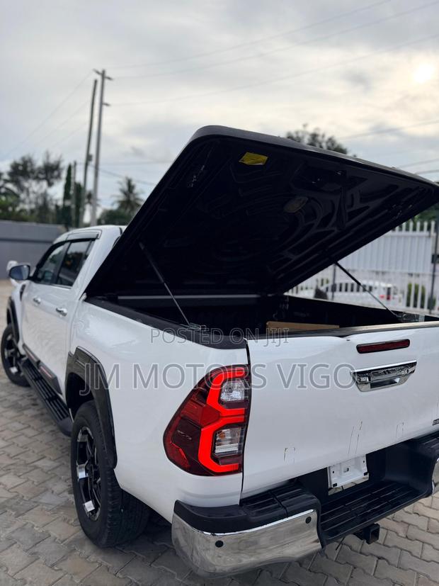 Toyota Hilux 2021 Pearl