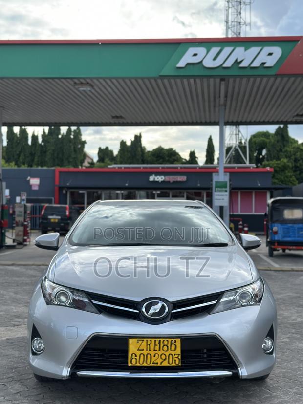 Toyota Auris 2013 Silver