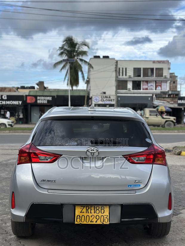 Toyota Auris 2013 Silver