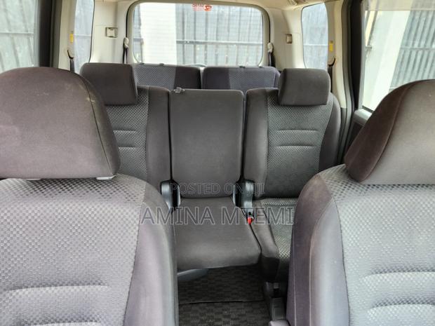 Toyota Noah 2.0 158hp AWD (8 Seater) 2008 Gray