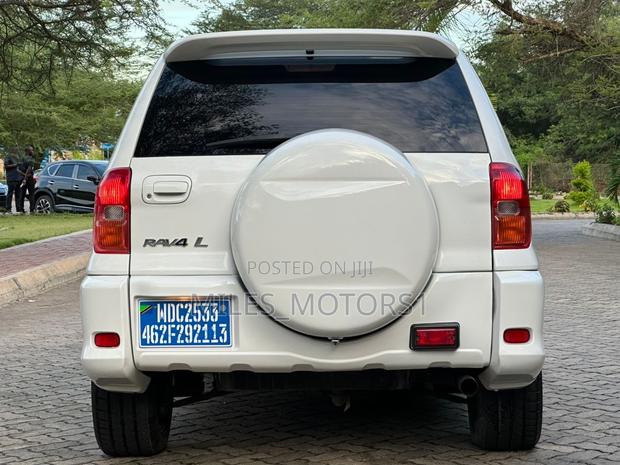 Toyota RAV4 2005 White