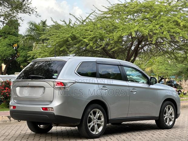 Mitsubishi Outlander 2014 Silver